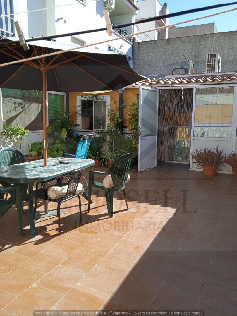 Venta de piso en bajo con patio de 60 metros